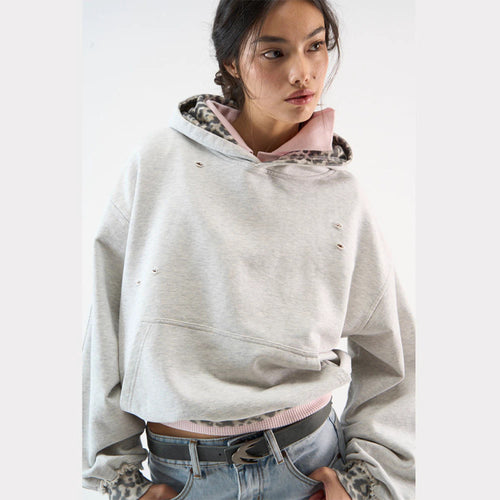 Damen Kurzer Oversize-Kapuzenpullover mit Destroy-Details und Leo-Futter Nord Taschen