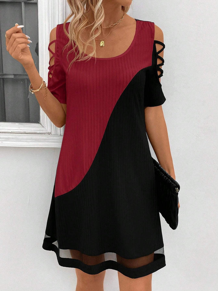 Damen modisches Freizeitkleid mit Cut-Out Ärmeln und asymmetrischem Design