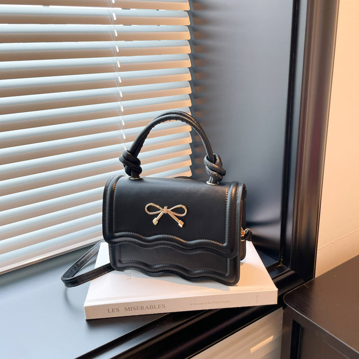 Damen elegante Handtasche mit Wellenstruktur und Schleifendetail Nord Taschen