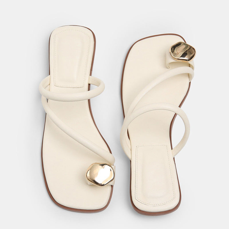 Damen Zehentrenner-Sandalen mit elegantem Riemendesign und goldfarbenem Akzent