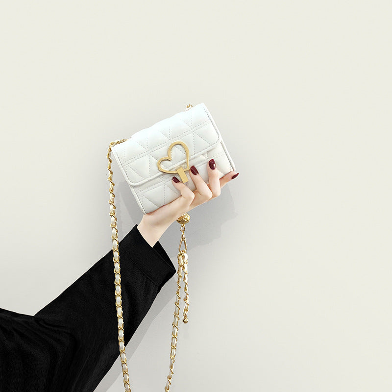 Damen Clutch mit elegantem Herzen-Design und luxuriösem Kettenriemen Nord Taschen