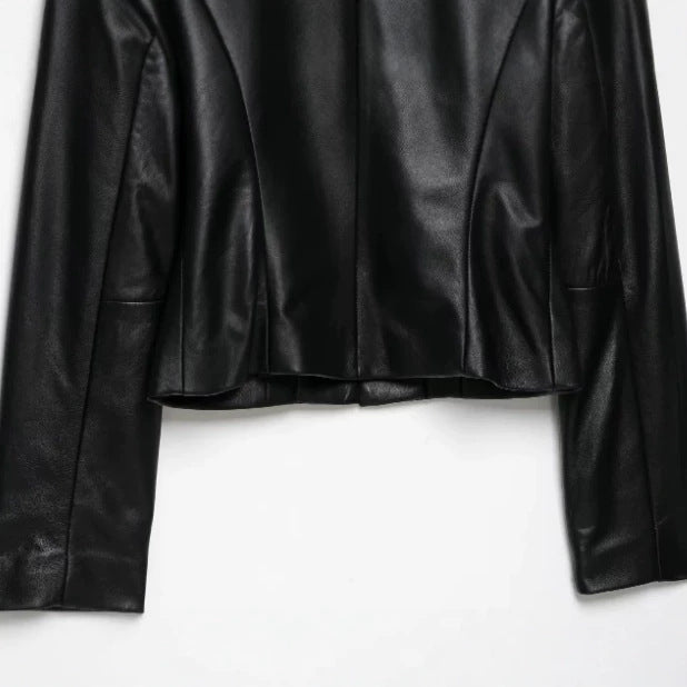 Damen Kurz geschnittene Kunstleder‑Militärjacke mit Stehkragen und Zierkordeln Nord Taschen