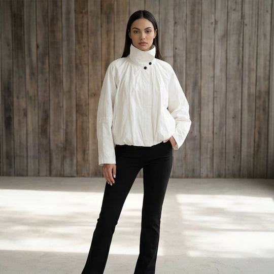 Damen Kurzjacke mit hohem Stehkragen, geraffter Schulterpartie und elastischem Saum Nord Taschen