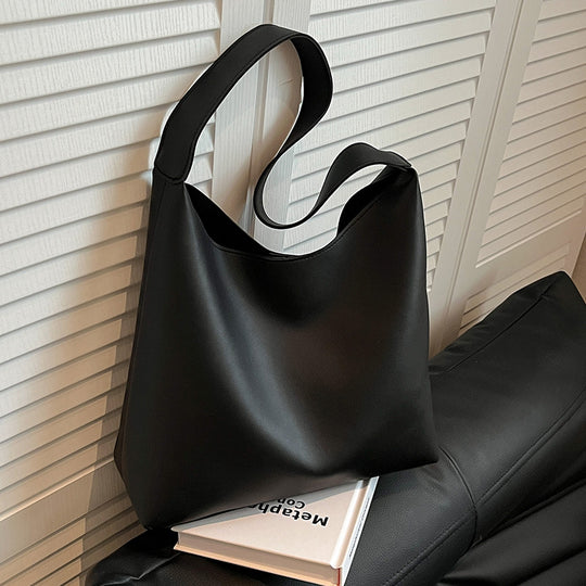 Damen Hobo-Tasche aus hochwertigem Kunstleder mit eleganter Silhouette Nord Taschen