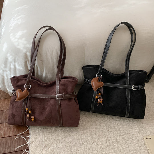 Damen Handtasche mit stilvollen Akzenten und praktischem Innenraum Nord Taschen