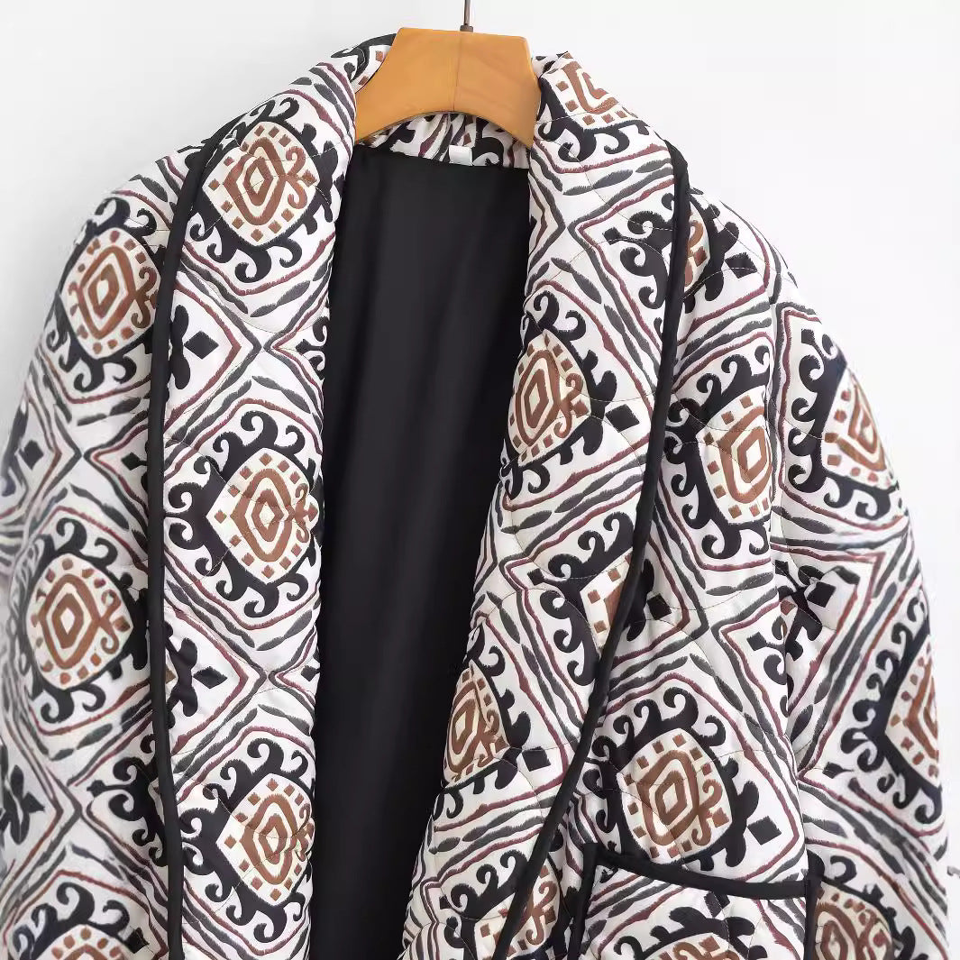 Damen Gesteppte Kimono-Jacke mit Ethno-Print, Kontrastpaspel und aufgesetzten Taschen Nord Taschen