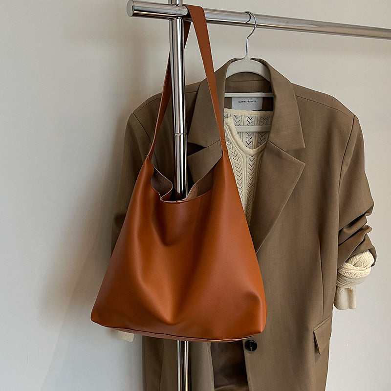 Damen Hobo-Tasche aus hochwertigem Kunstleder mit eleganter Silhouette Nord Taschen