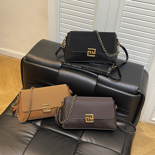 Damen Umhängetasche mit eleganter Verschlussmechanik und luxuriösem Kettenriemen Nord Taschen