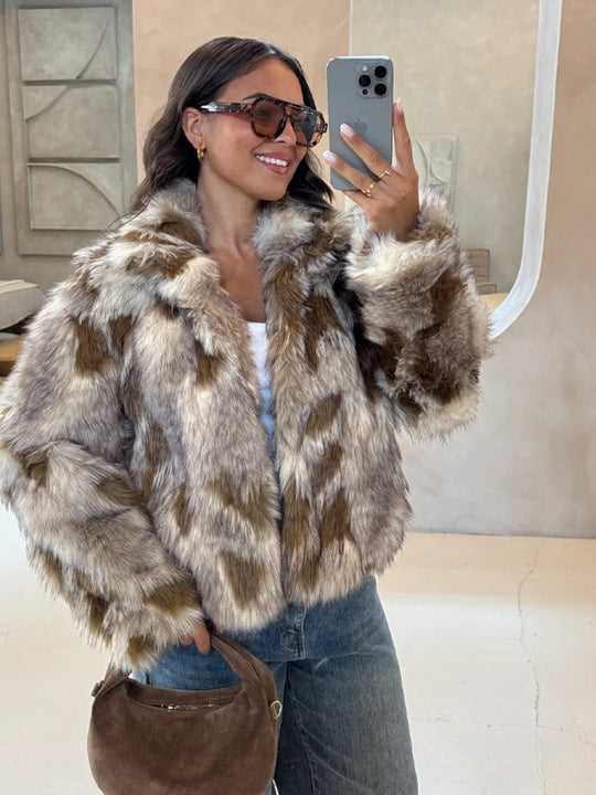 Damen Boxy-Kurzjacke aus Webpelz mit natürlicher Felloptik und breitem Schalkragen Nord Taschen