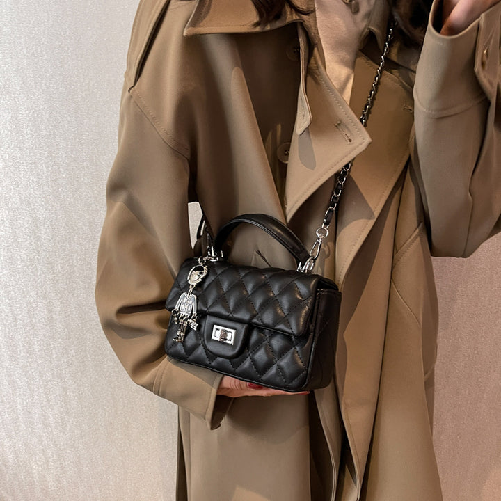 Damen elegante Schultertasche mit metallischen Akzenten Nord Taschen