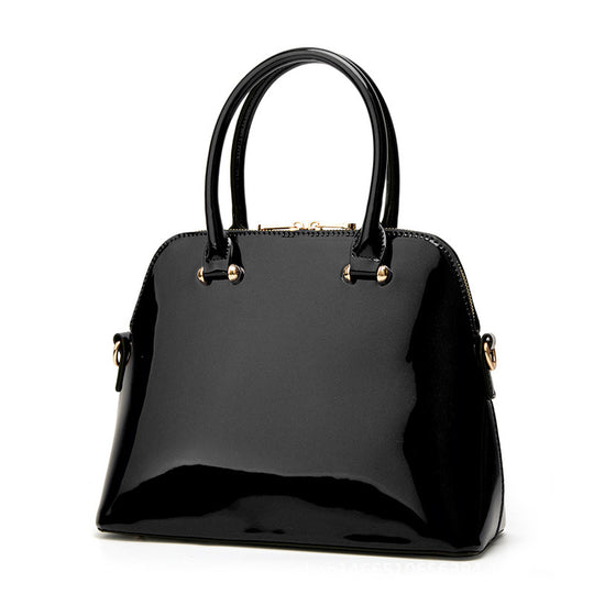 Damen Handtasche mit elegantem Hochglanzfinish und goldenen Verzierungen Nord Taschen
