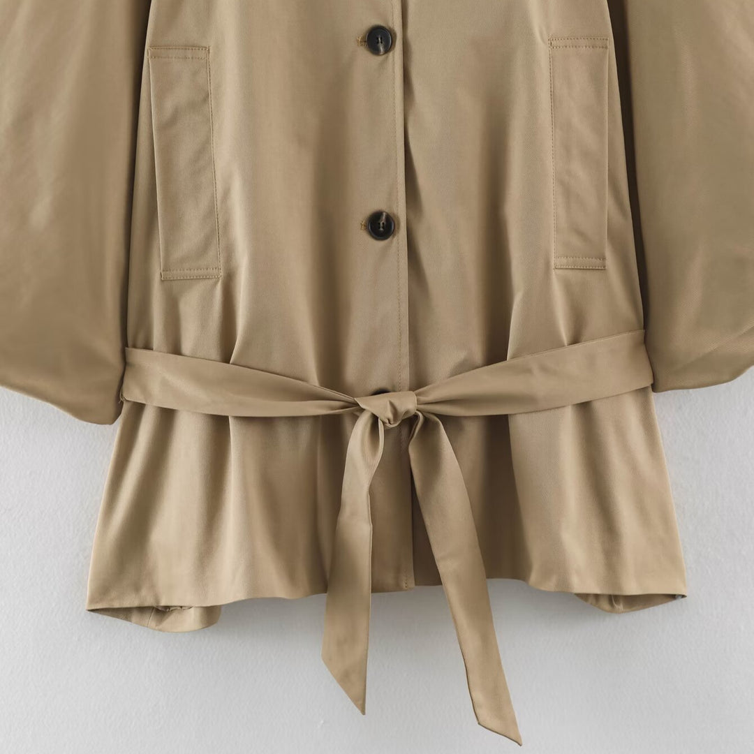 Damen Kurzes Cape‑Trench mit weitem Fledermausärmel, Stehkragen und Taillengürtel Nord Taschen