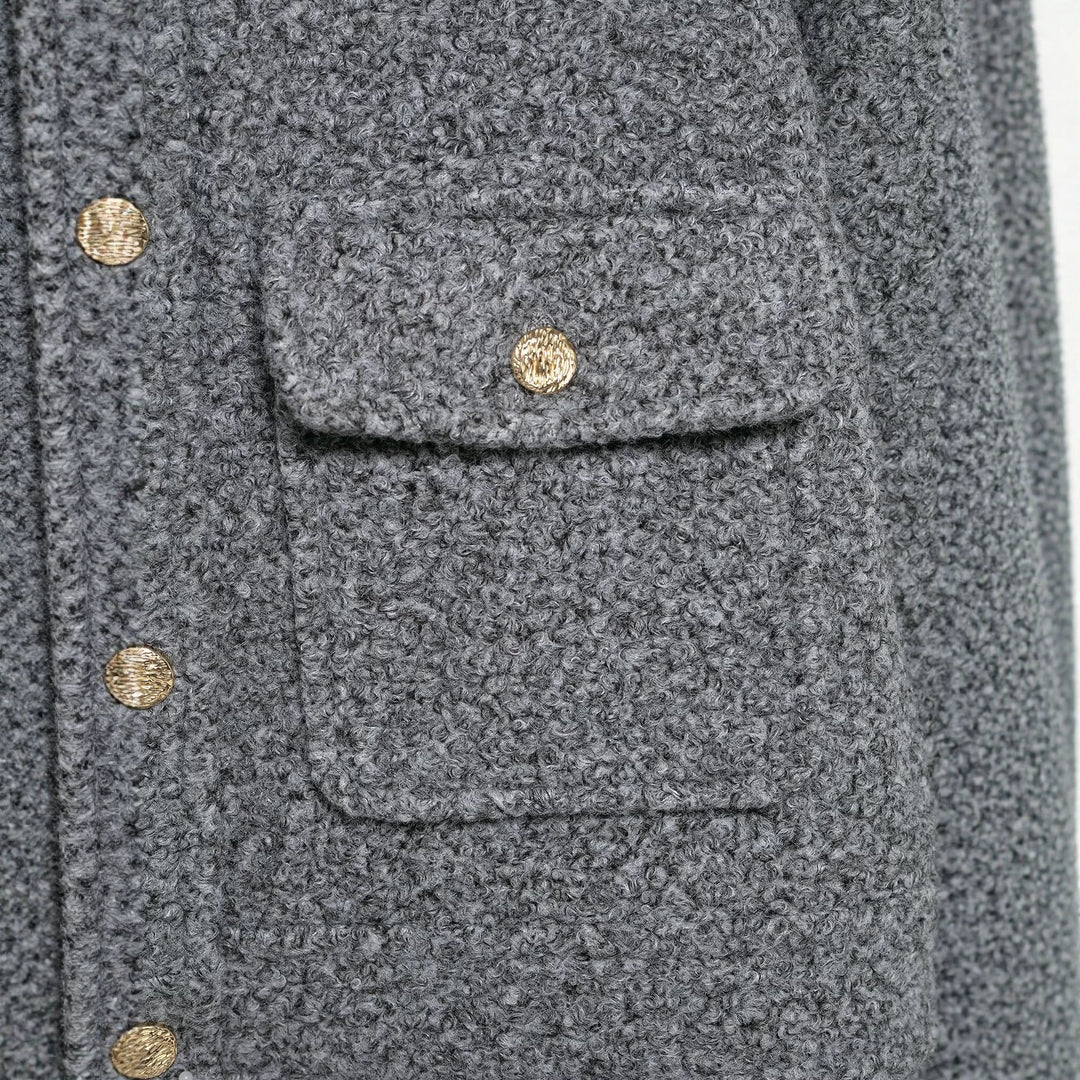 Damen Bouclé Cropped Jacke mit Goldknöpfen und aufgesetzten Pattentaschen Nord Taschen