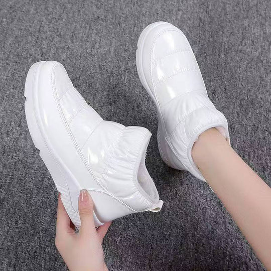 Damen Wattierte Slip-On Sneakers mit glänzendem Lackfinish und keilförmiger Komfortsohle Nord Taschen
