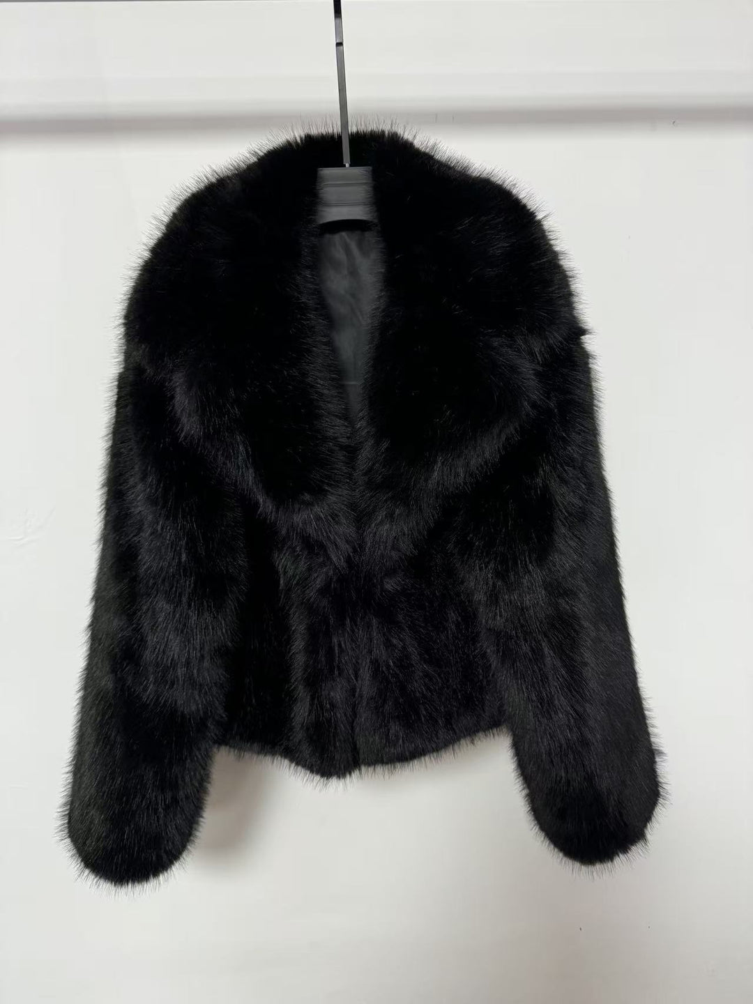 Damen Kurzblouson aus veganem Hochflor‑Kunstpelz mit extraweichem Volumen und offener Front Nord Taschen