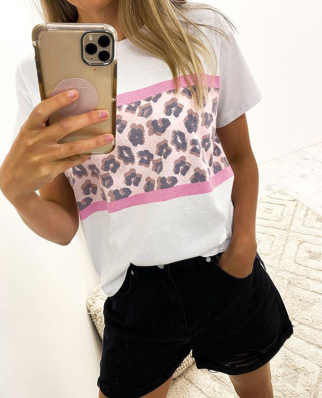 Damen T-Shirt mit modernem Leopardenmuster und elastischem Saum