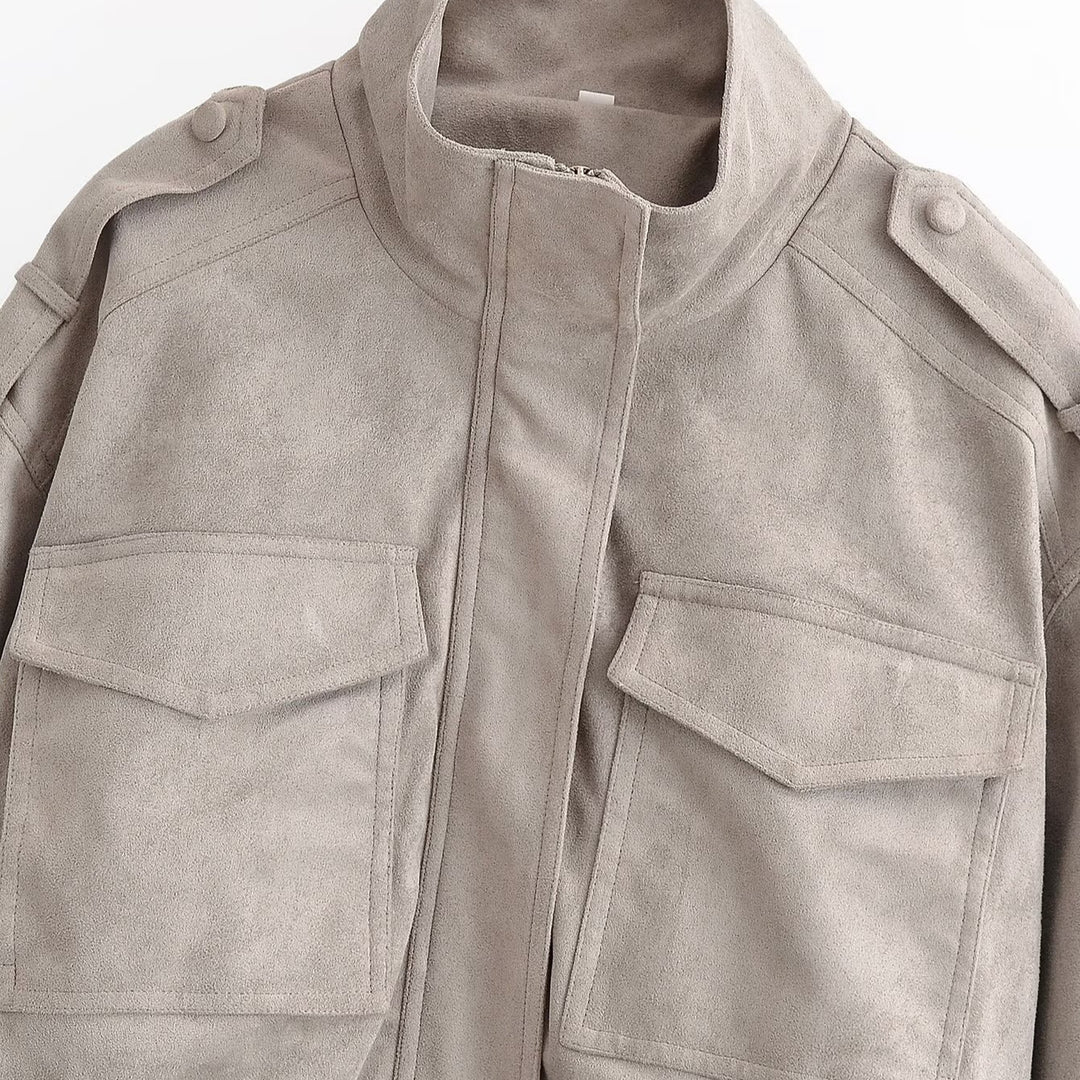 Damen Kurzblouson im Fieldstil aus Veloursleder-Optik mit Stehkragen, Schulterriegeln und breitem Rippbund Nord Taschen