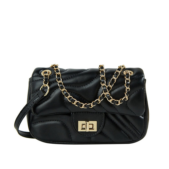 Damen Clutch-Tasche mit eleganter Steppung und goldenen Kettenakzenten Nord Taschen
