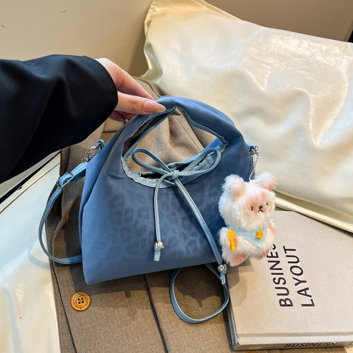 Damen stilvolle Hobo-Tasche mit tierischem Anhänger Nord Taschen