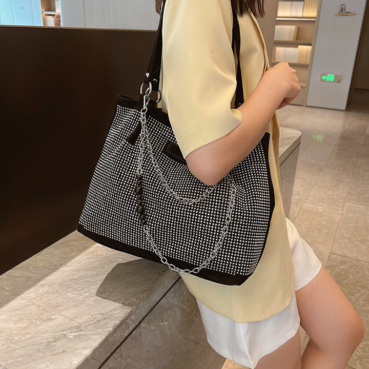 Damen Glamouröse Handtasche mit Kettenverzierung Nord Taschen