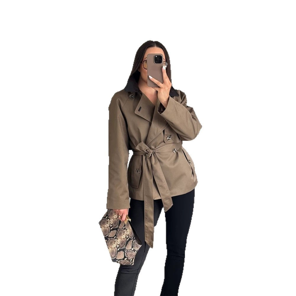Damen Kurztrenchjacke mit taillierter Silhouette, Bindegürtel und kontrastkragen Nord Taschen