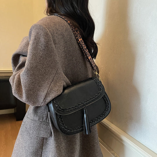 Damentasche mit geflochtenen Details und tierischem Akzent Nord Taschen