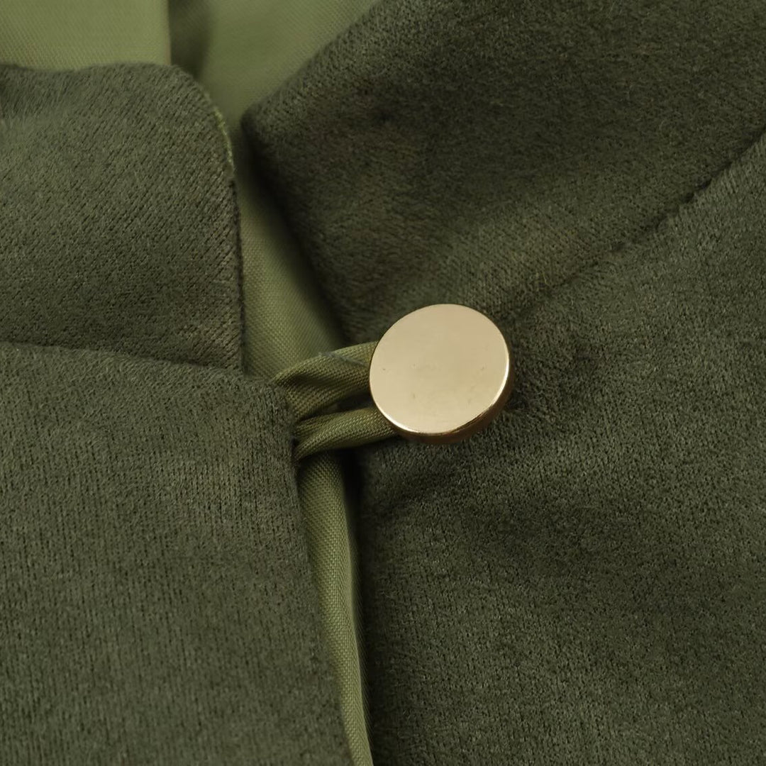 Damen Kurzjacke im Mandarin-Stil aus Veloursoptik mit aufgesetzten Taschen und Zierknöpfen Nord Taschen