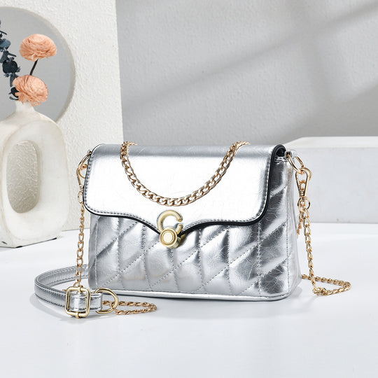 Damen Umhängetasche mit elegantem Steppdesign und goldenen Kettenakzenten Nord Taschen