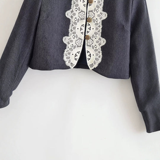 Damen Cropped‑Blazer im Bolero‑Stil mit Spitzenbordüre und Zierknöpfen Nord Taschen