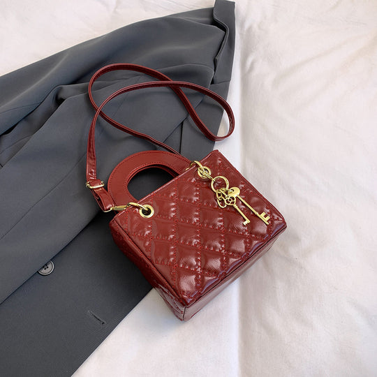 Damen Schultertasche im modernen Steppmuster Nord Taschen