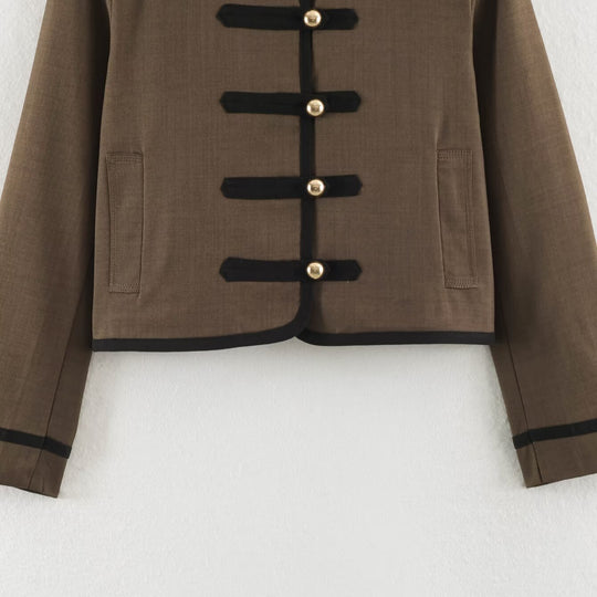 Damen Kurzjacke im Mandarinstil mit dekorativen Zierknoten und Kontrastbesatz Nord Taschen