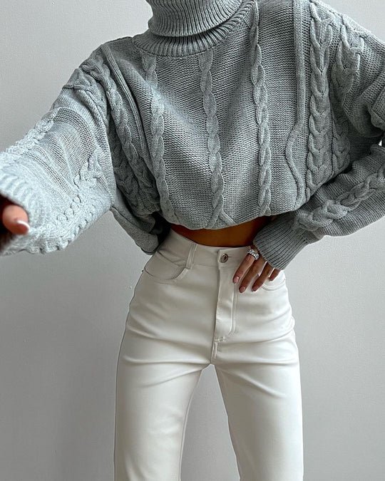 Damen Grobstrick-Rollkragenpullover mit Zopfstrick-Details Nord Taschen