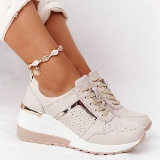 Damen nan Keil-Sneaker mit perforiertem Obermaterial, gepolstertem Komfortkragen und reflektierenden Metalldetails Nord Taschen