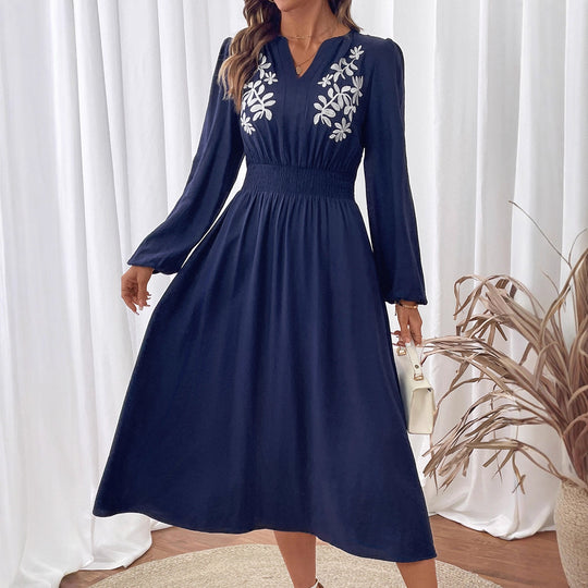 Damen Elegantes Midikleid mit floralem Stickmuster Nord Taschen