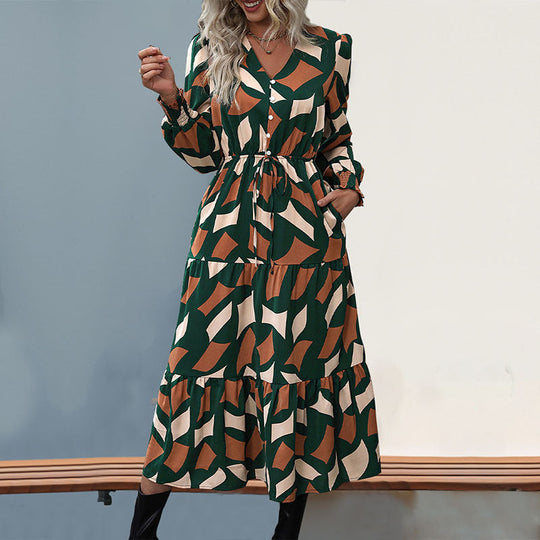 Damen Langes Stufen-Maxikleid mit grafischem Print, V-Ausschnitt, Kordelbund und gerafften Manschetten Nord Taschen