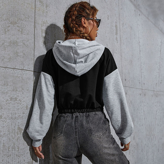 Damen Kurz geschnittener Colorblock-Kapuzenpullover mit Tunnelzug, elastischem Saum und Print Nord Taschen