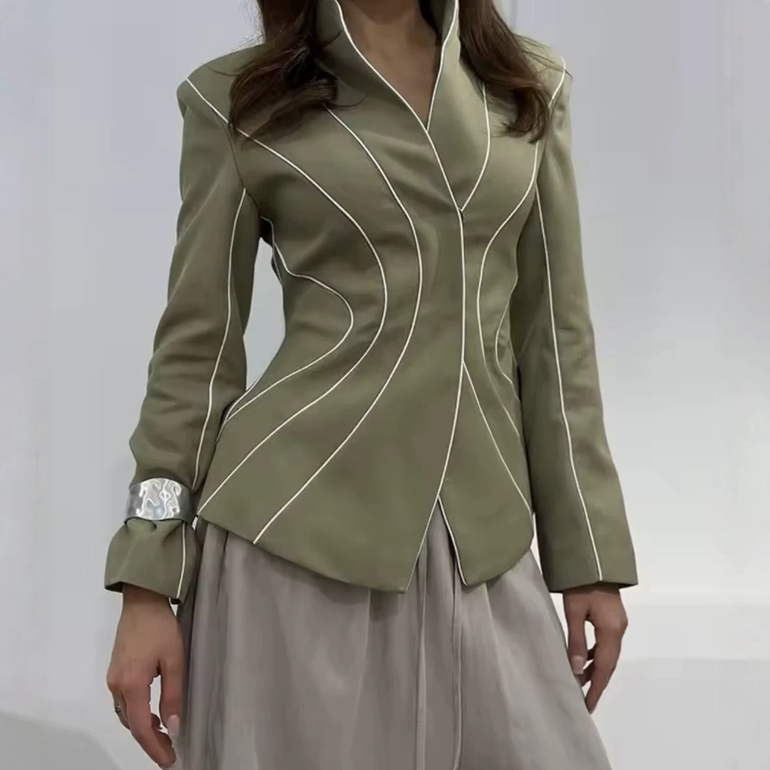 Damen Skulpturale Taillierte Blazerjacke mit Stehkragen und Zierpaspeln Nord Taschen