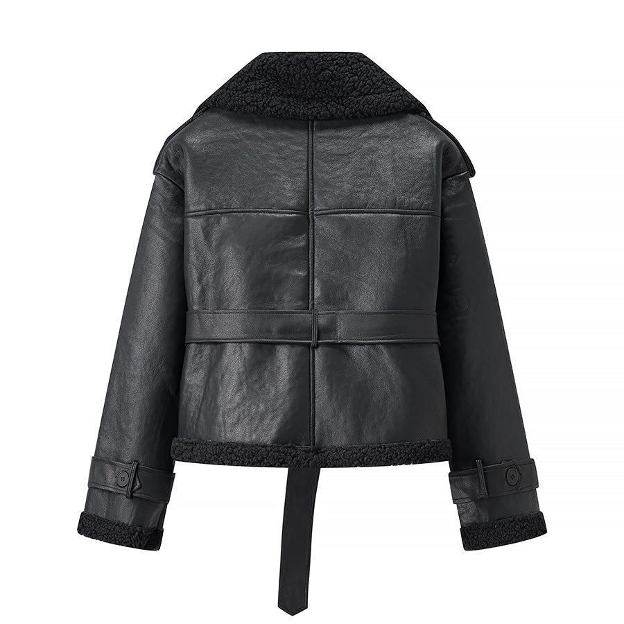 Damen Kurze Fliegerjacke aus Kunstleder mit Teddyfell-Kragen und Taillengürtel Nord Taschen