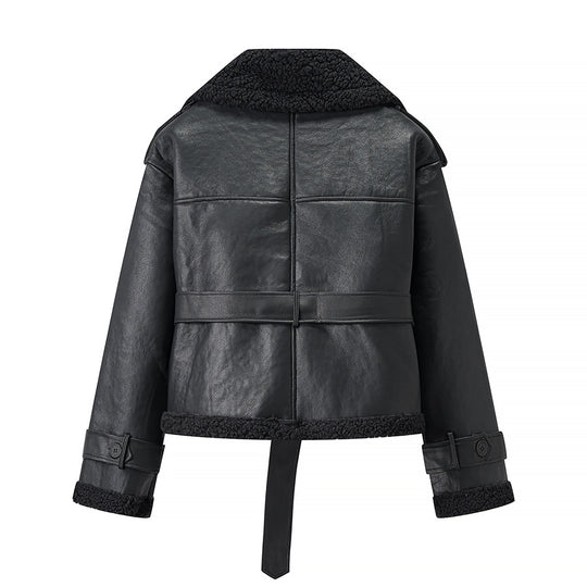 Damen Kurze Fliegerjacke aus Kunstleder mit Teddyfell-Kragen und Taillengürtel Nord Taschen