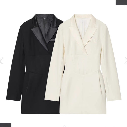 Damen 70+ tailliertes Blazerkleid mit Korsagen‑Optik, Reverskragen und figurformenden Abnähern Nord Taschen