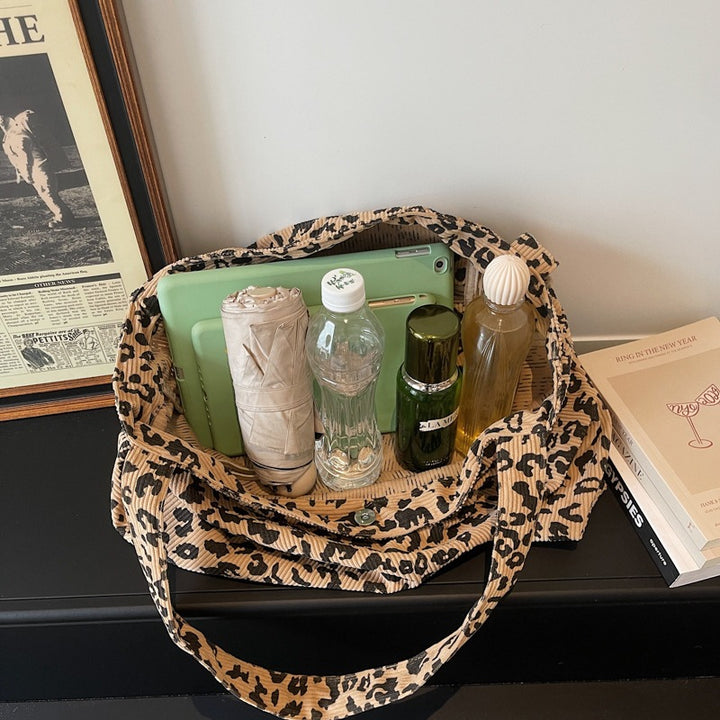 Damen trendige Hobo-Tasche aus strukturiertem Material mit Leopardenmuster Nord Taschen