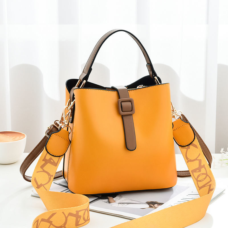 Damen stilvolle Handtasche mit verstellbarem Tragegurt Nord Taschen