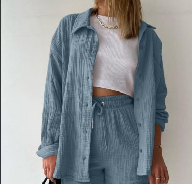 Damen lässiges Sommeroutfit bestehend aus Kurzarmbluse und bequemen Shorts Nord Taschen