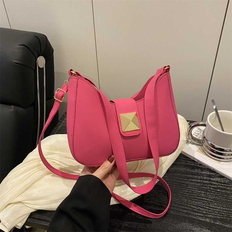 Damen Umhängetasche mit elegantem Verschluss und strukturiertem Design Nord Taschen