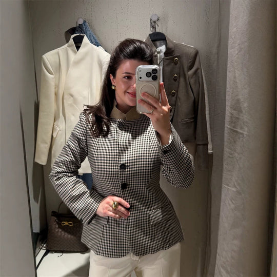 Damen Taillierter Kurzblazer im Vichy-Karo mit Stehkragen und geschwungenem Saum Nord Taschen
