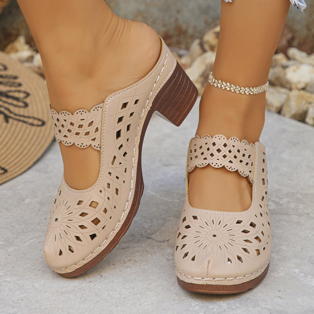 Damen Offene Clogs mit filigranem Muster und holz-ähnlichem Absatz