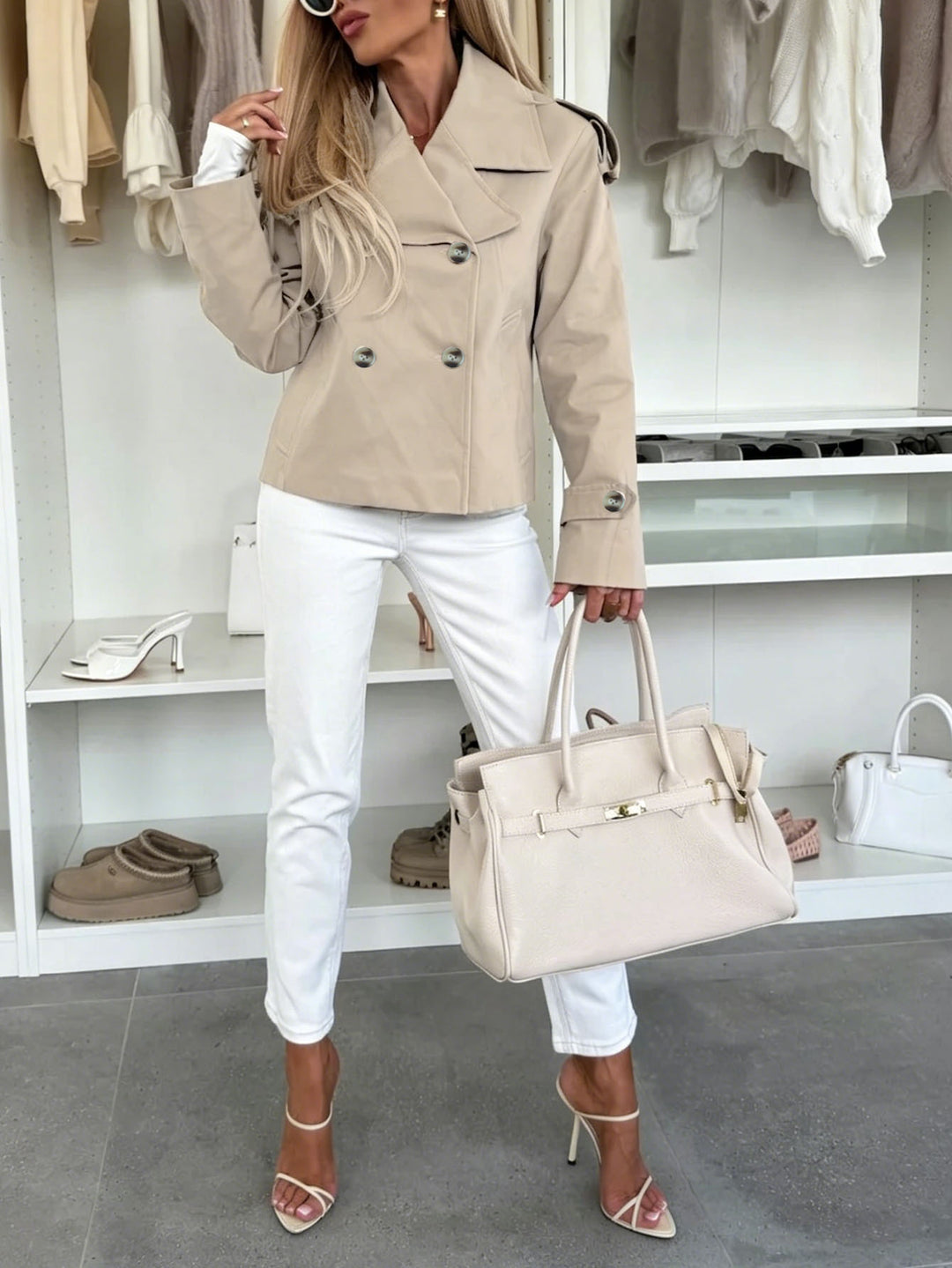 Damen Kurz geschnittener Doppelreihiger Trenchcoat mit Schulterklappen Nord Taschen