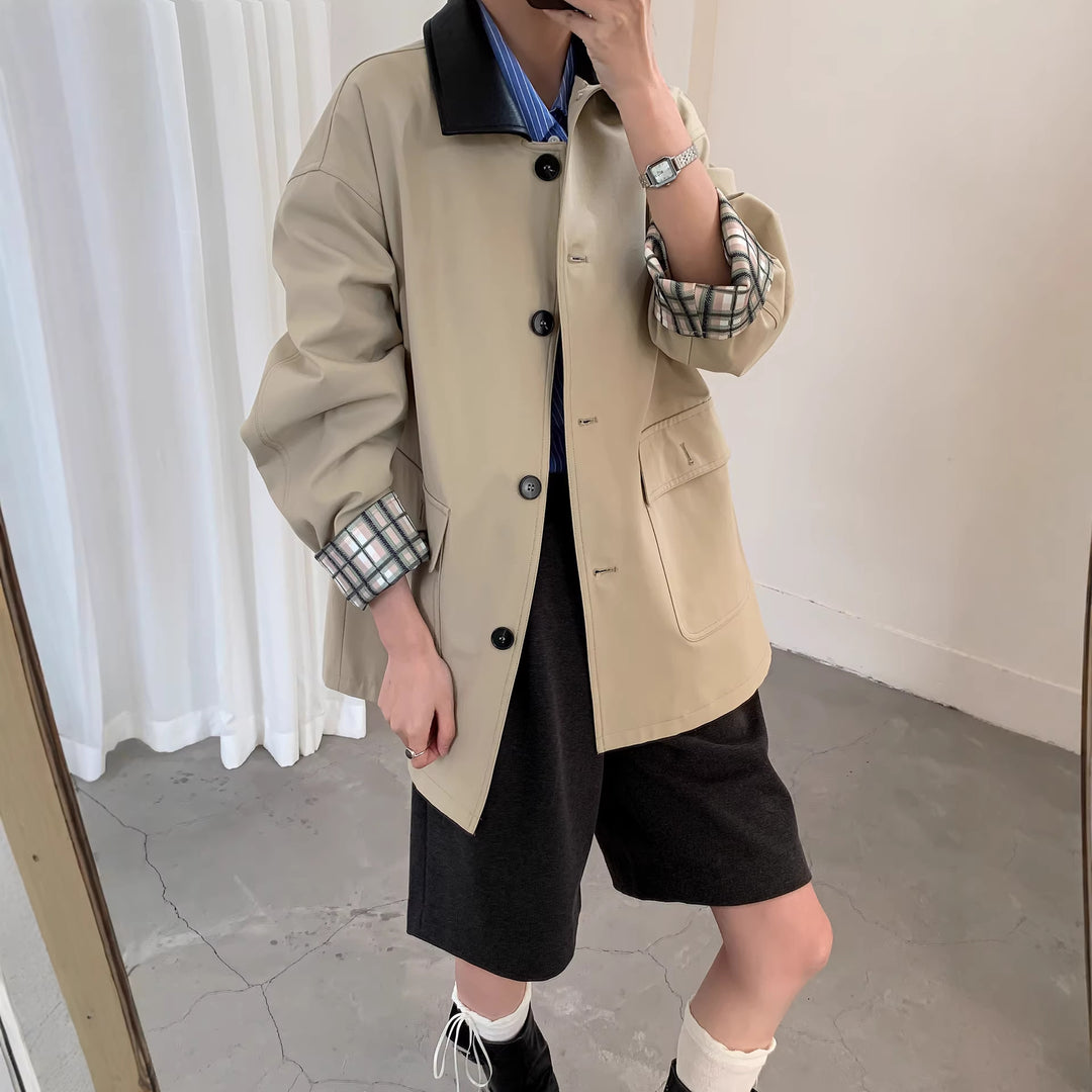 Damen Kurzjacke im Trench‑Stil mit Lederkragen und umschlagbaren Karo‑Manschetten Nord Taschen