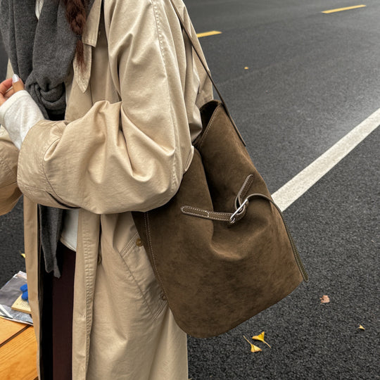 Damen Hobo-Tasche aus hochwertigem Wildleder mit elegantem Kordelzug Nord Taschen