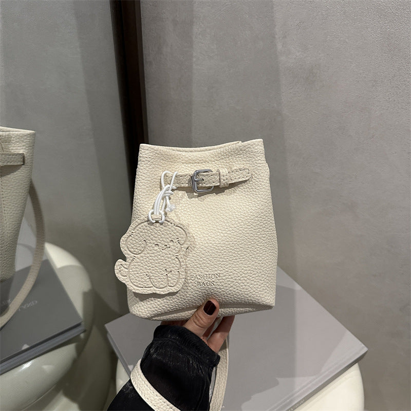 Damen Umhänge Taschen mit tierischen Akzenten Nord Taschen